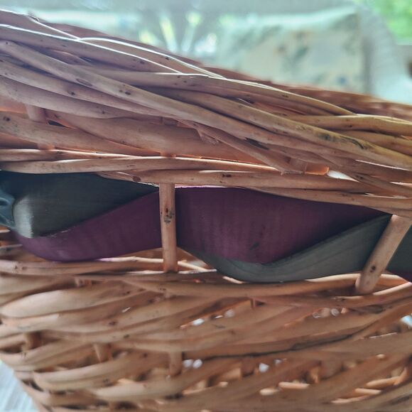 Holiday Large Wicker And Wrought Iron Sleigh Basket Holly Leaves And Berries - Picture 6 of 10